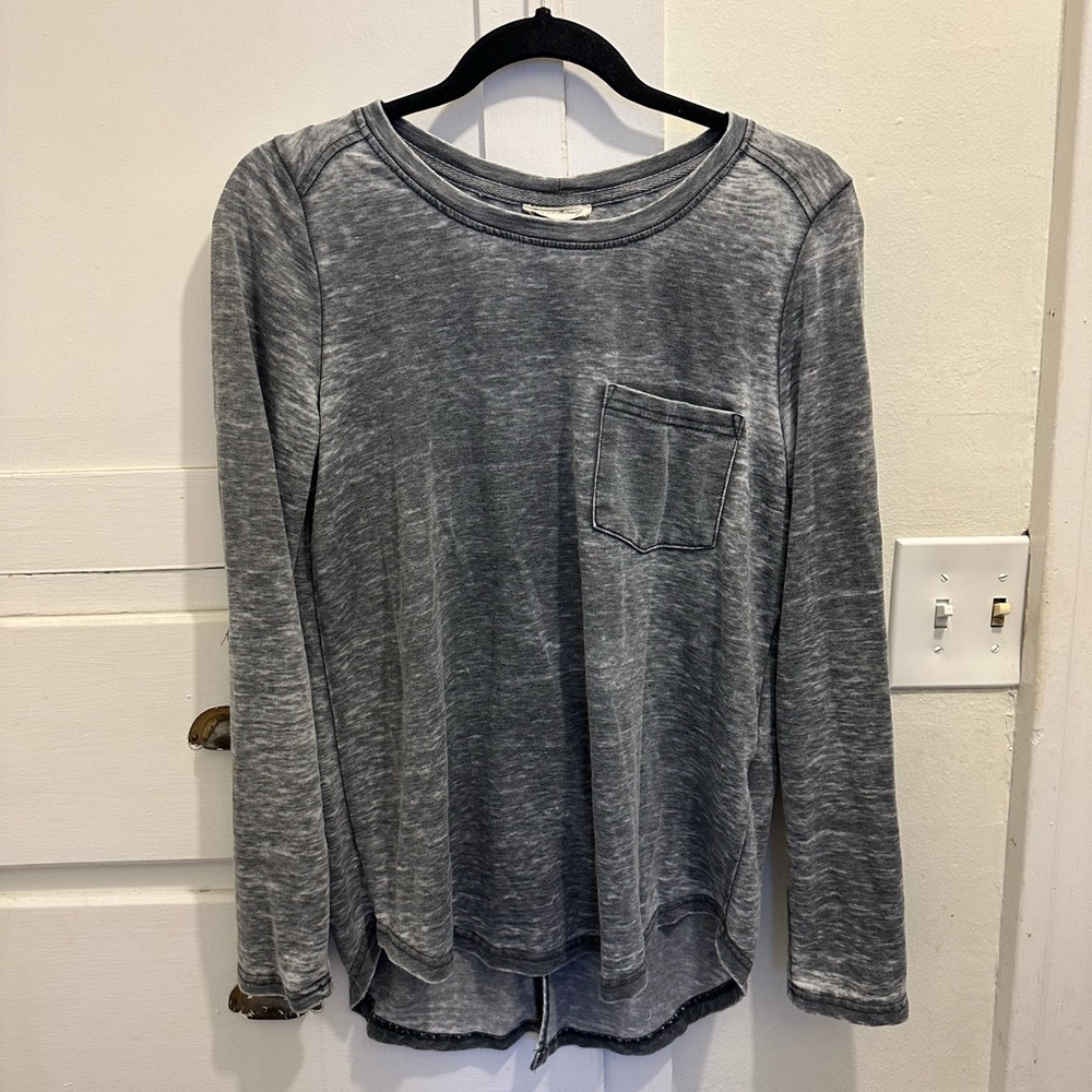 Grey long sleeve shirt